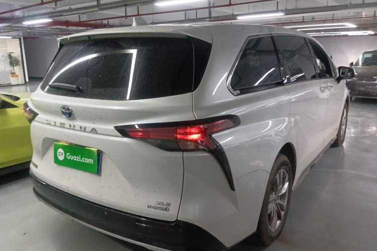 Used Toyota SIENNA 2023 2.5L Hybrid Luxury Edition