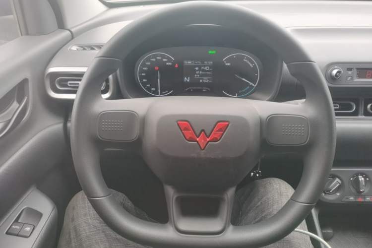 Used Wuling Hongguang New Energy 2024 All-Electric Model 300KM Practical Version