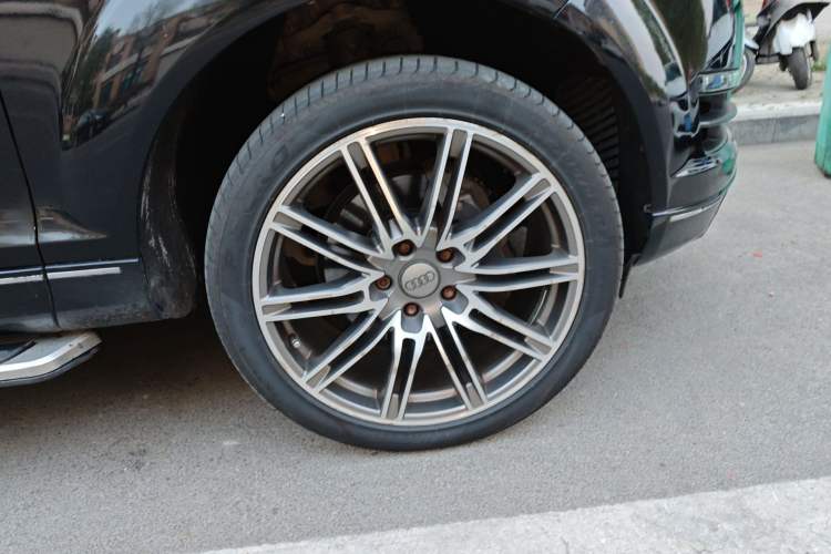Used Audi Q7 2013 35 TFSI Technology Edition Right Front Wheel Hub