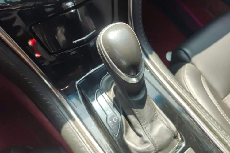 Used Cadillac ATS-L 2017 28T Tech Edition Gear Lever