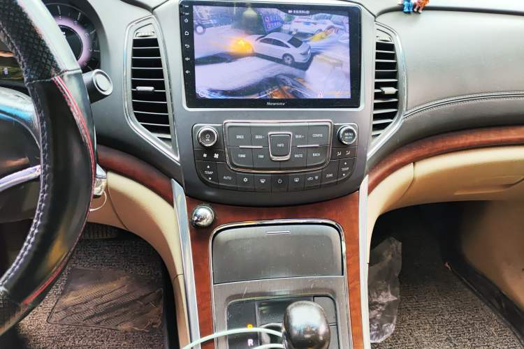 Used Roewe 950 2012 2.0L Comfort Edition Audio And AC Panel