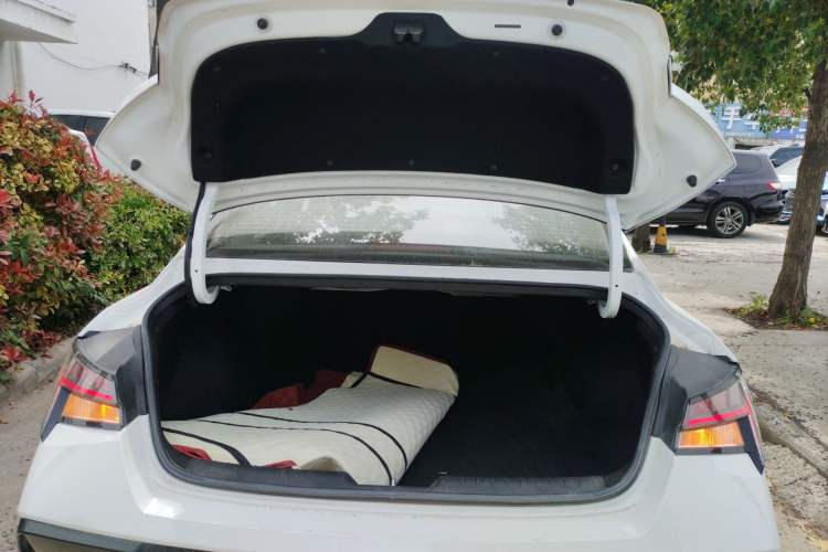 Used Hyundai Elantra 2023 1.5L CVT LUX Prestige Edition Trunk