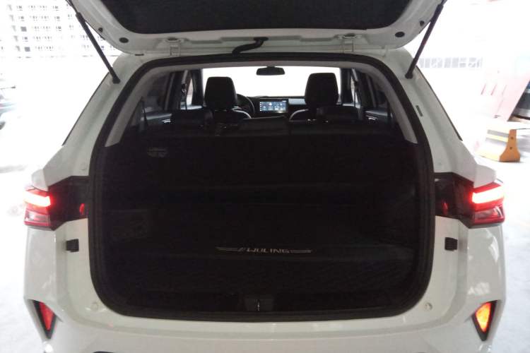 Used Wuling Alvez 2022 1.5L Manual Comfort Version
