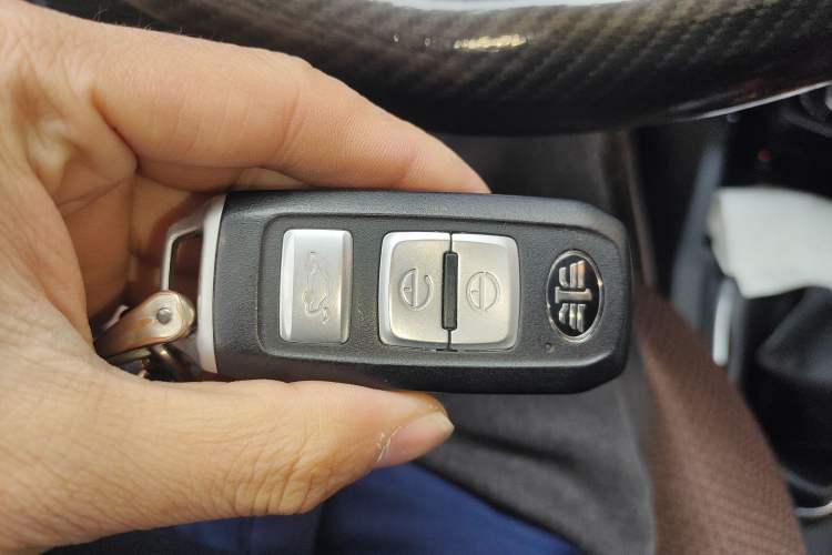 Used FAW Senya R7 2016 1.6L Manual Luxury Version
