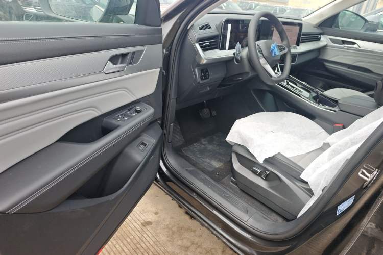 Used Volkswagen Tavendor 2026 Model 330TSI Luxury Journey—Shared Enjoyment Edition Driver Seat