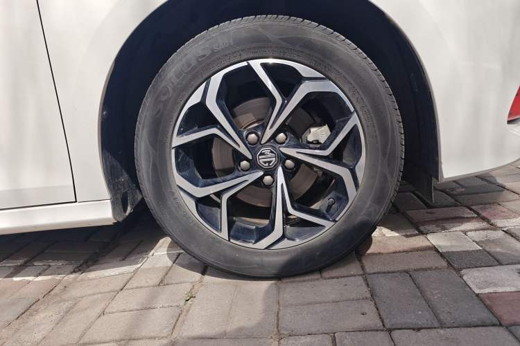 Used MG 5 2022 180 DVVT CVT Youth Luxury Edition
