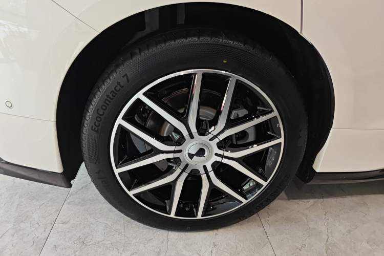 Used Denza Z9 2024 1100 km Four-Wheel Drive Max Version