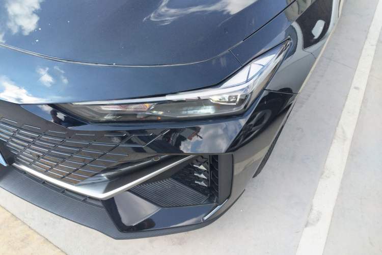 Used Changan UNI-V 2025 1.5T 500Bar High-Energy Version