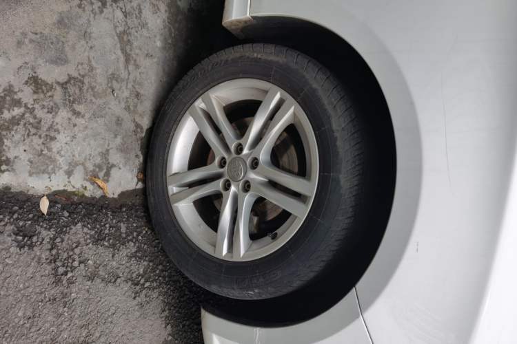 Used Bestune B30 2016 1.6L manual luxury version Right Front Wheel Hub