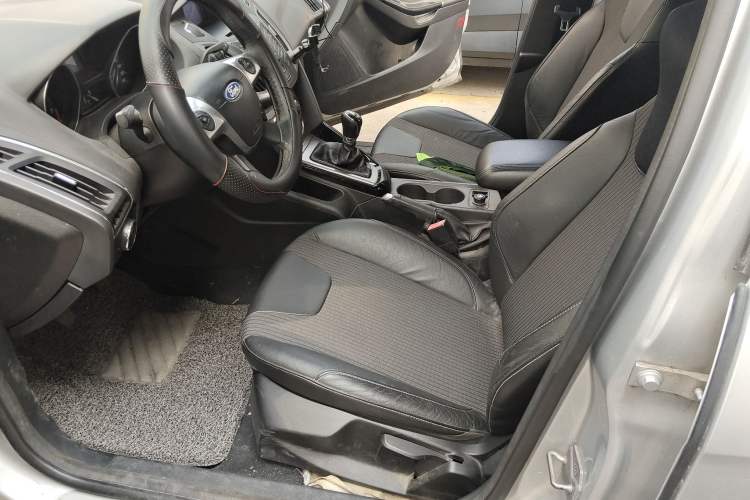 Used Ford Focus 2012 Hatchback 1.6L Manual Fashion Edition
