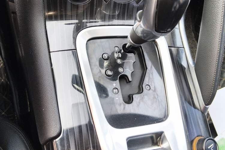 Used Peugeot 3008 2015 1.6THP Automatic Prestige Edition Gear Lever