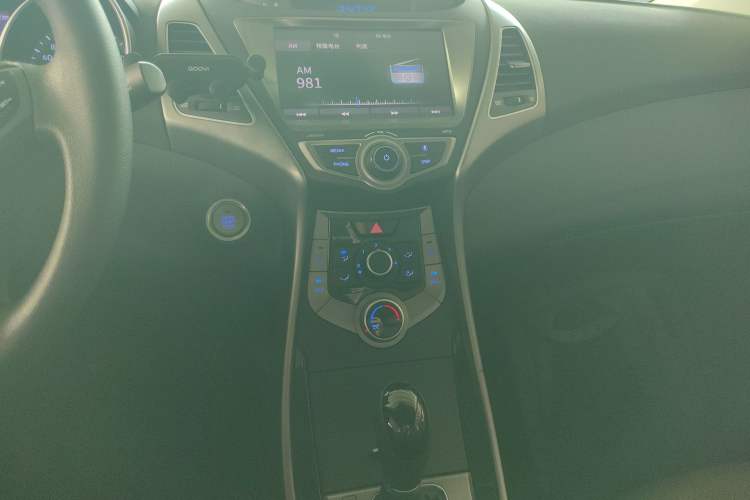 Used Hyundai Elantra (5th Generation / Langdong) 2016 1.6L Automatic Prestige Model Audio And AC Panel