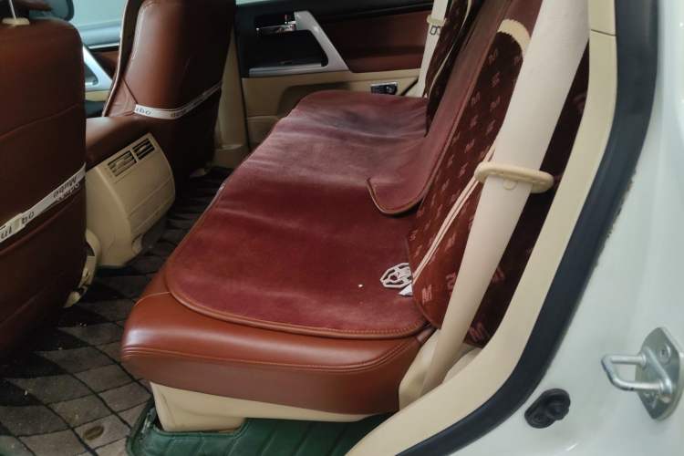 Used Toyota Land Cruiser 2015 4.0L V6 Middle East Low-Trim Version Left Rear Seat