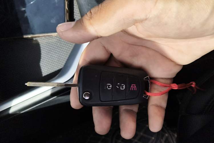 Used Great Wall King Kong Poer 2024 2.0T Automatic 8AT Diesel Two-Wheel-Drive Elite Flatbed Vehicle Key