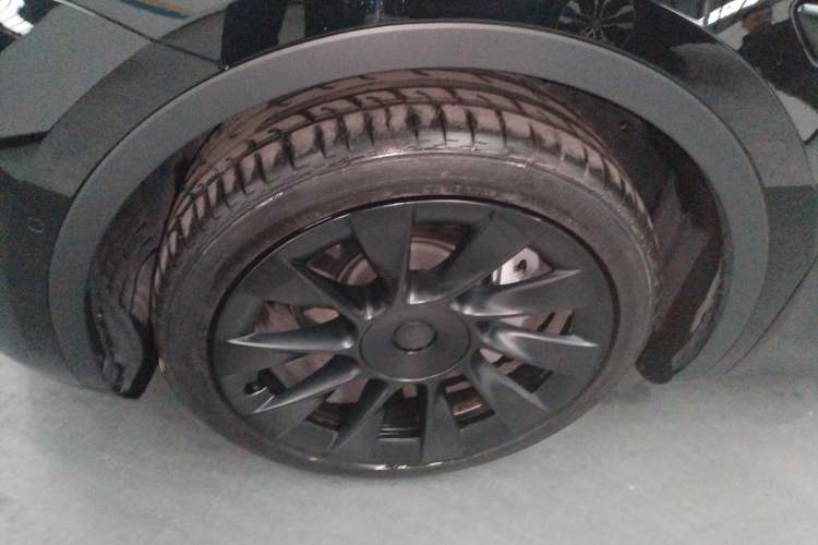 Used Tesla Model Y 2021 Long-Range All-Wheel-Drive Version 3D7