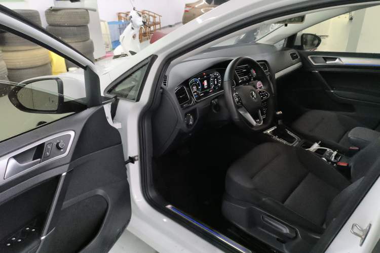 Used Volkswagen Golf Pure Electric 2020 Chari Driver Seat