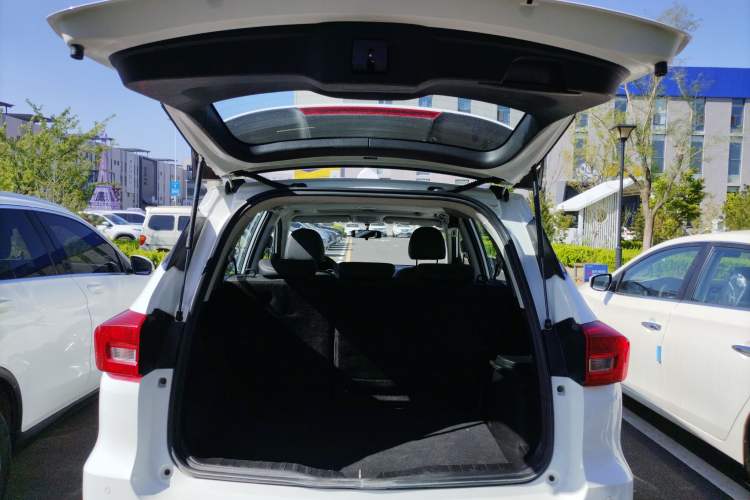 Used Haval M6 2019 1.5T DCT Two-Wheel Drive Value Edition China VI Standard Trunk