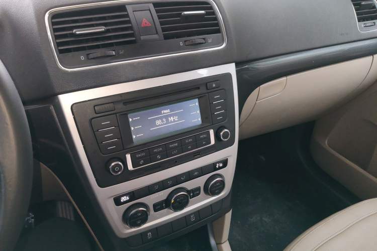 Used Skoda Yeti 2016 1.4TSI DSG Style Edition Audio And AC Panel