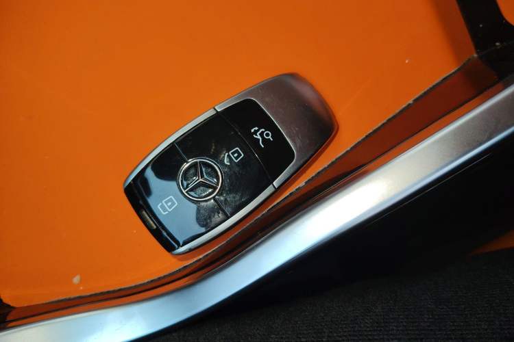 Used Mercedes-Benz Vito 2018 2.0T Elite Version 7 Seats China VI Emission Standard
