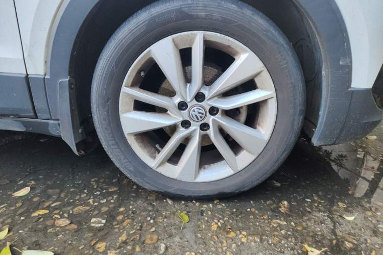 Used Volkswagen T-Cross 2019 280TSI DSG Comfort Edition Right Front Wheel Hub