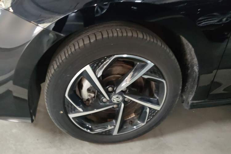 Used MG 5 2021 Revised 300TGI DCT Qingshè Luxurious Enjoyment Edition Left Front Wheel Hub