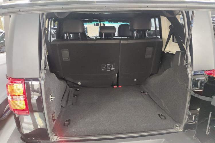 Used BAIC Off-Road BJ40 2016 40L 2.3T Automatic All-Wheel Drive Premium Edition Trunk