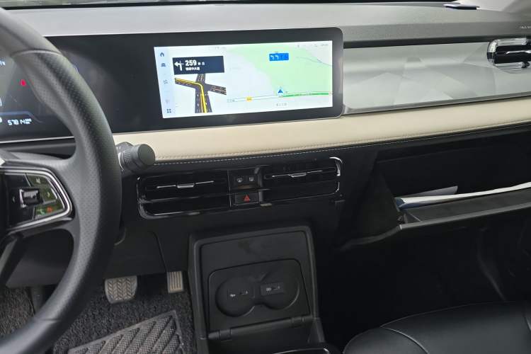 Used Geometry E Firefly 2023 320KM Cute & Handsome Tiger 5 Seats Audio And AC Panel