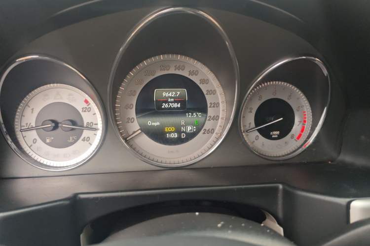 Used Mercedes-Benz GLK-Class 2015 GLK 260 4MATIC Dynamic Edition Ultimate Version Odometer Close Up