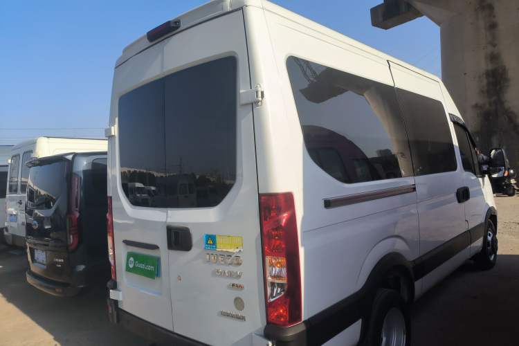 Used Iveco Eurocargo 2021 2.0T Manual Super Rui Long Wheelbase Short Overhang High Roof Side-Sliding Door F1A