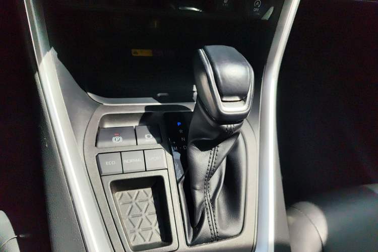 Used Toyota RAV4 2023 2.0L CVT Two-Wheel Drive Fashion Plus Edition Gear Lever