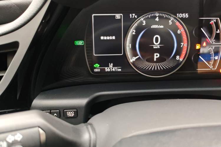 Used Lexus ES 2021 300h Premium Edition Odometer Close Up