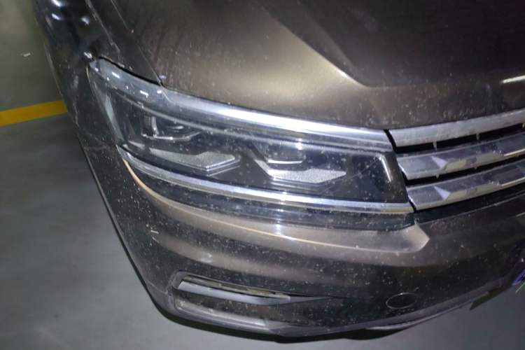 Used Volkswagen Tiguan L 2017 380TSI Automatic All-Wheel-Drive Luxury Edition Right Front Headlight