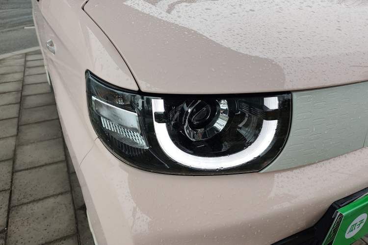 Used Chery QQ Ice Cream 2022 170km Sundae Phosphate Lithium-Ion