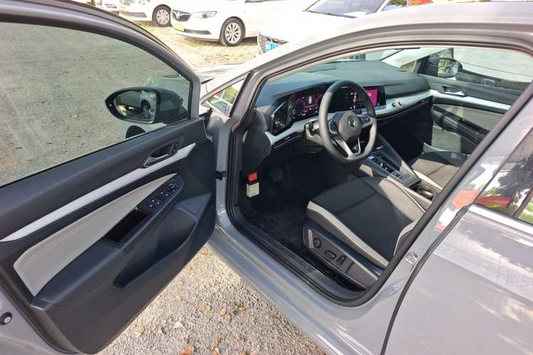 Used Volkswagen Golf 2021 280TSI DSG Pro First Edition Driver Seat