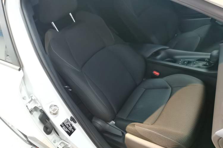 Used Toyota IZOA 2021 Dual-Motor 2.0L Yixiang Edition