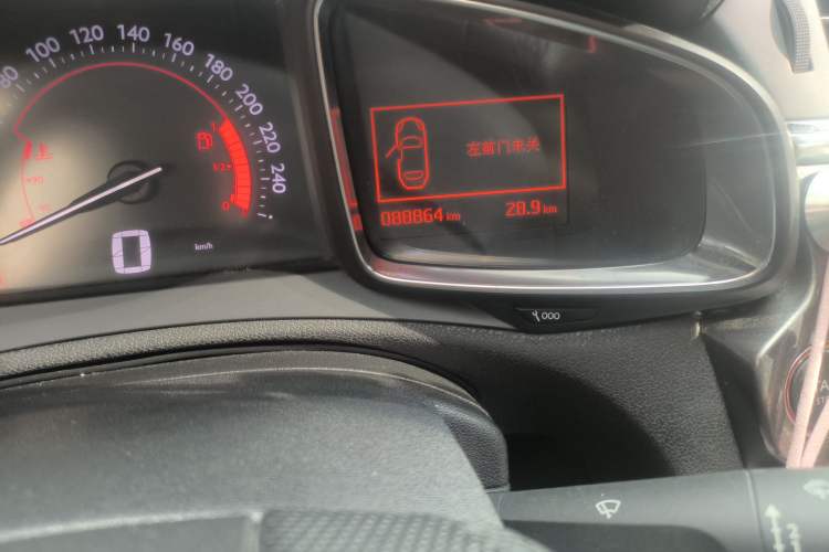 Used DS 6 2014 1.6T Luxury Edition THP160 Odometer Close Up