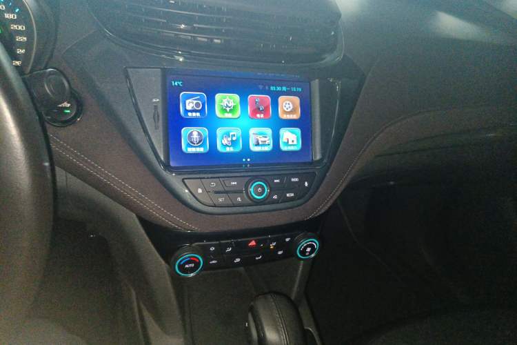 Used Chevrolet Malibu 2017 1.5T Automatic Luxury Edition Audio And AC Panel