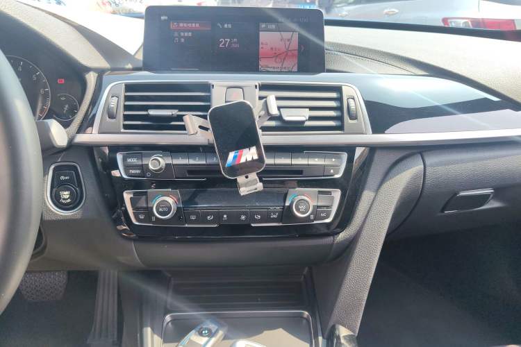 Used BMW 3 Series GT 2019 320i M Sport Package Audio And AC Panel