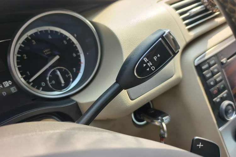 Used Mercedes-Benz R-Class 2011 R 300 L Business Model