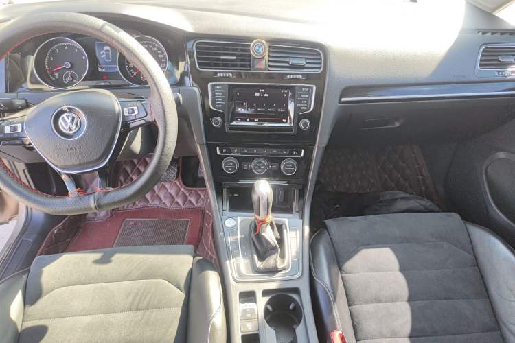 Used Volkswagen Golf 2015 1.4TSI Automatic Flagship Model Audio And AC Panel