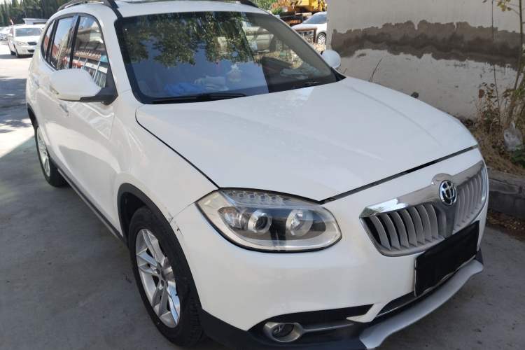 Used Brilliance V5 2012 1.6L Manual Luxury Model Front Right 45 Deg
