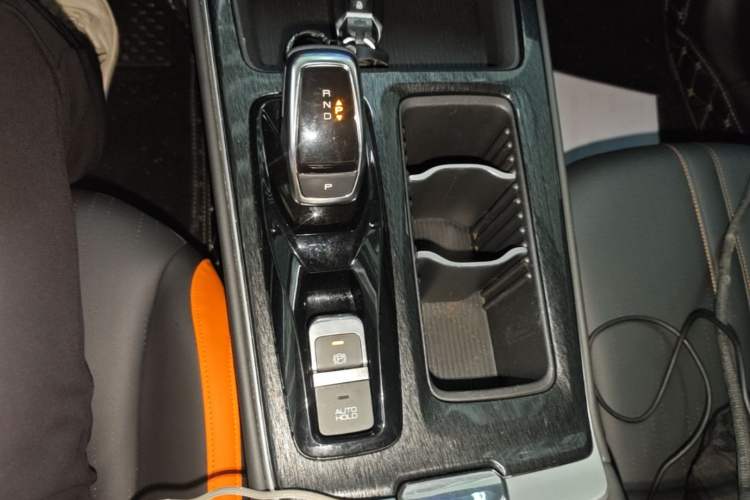 Used Dongfeng Aeolus Yixuan MAX 2023 1.5T Ultra-Stylish Trendsetting Dad Edition