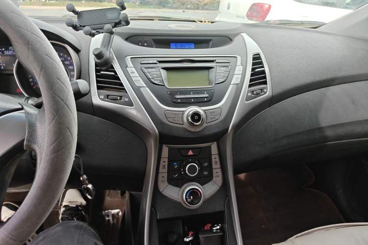 Used Hyundai Elantra (5th Generation / Langdong) 2015 1.6L Manual Fashion Edition
