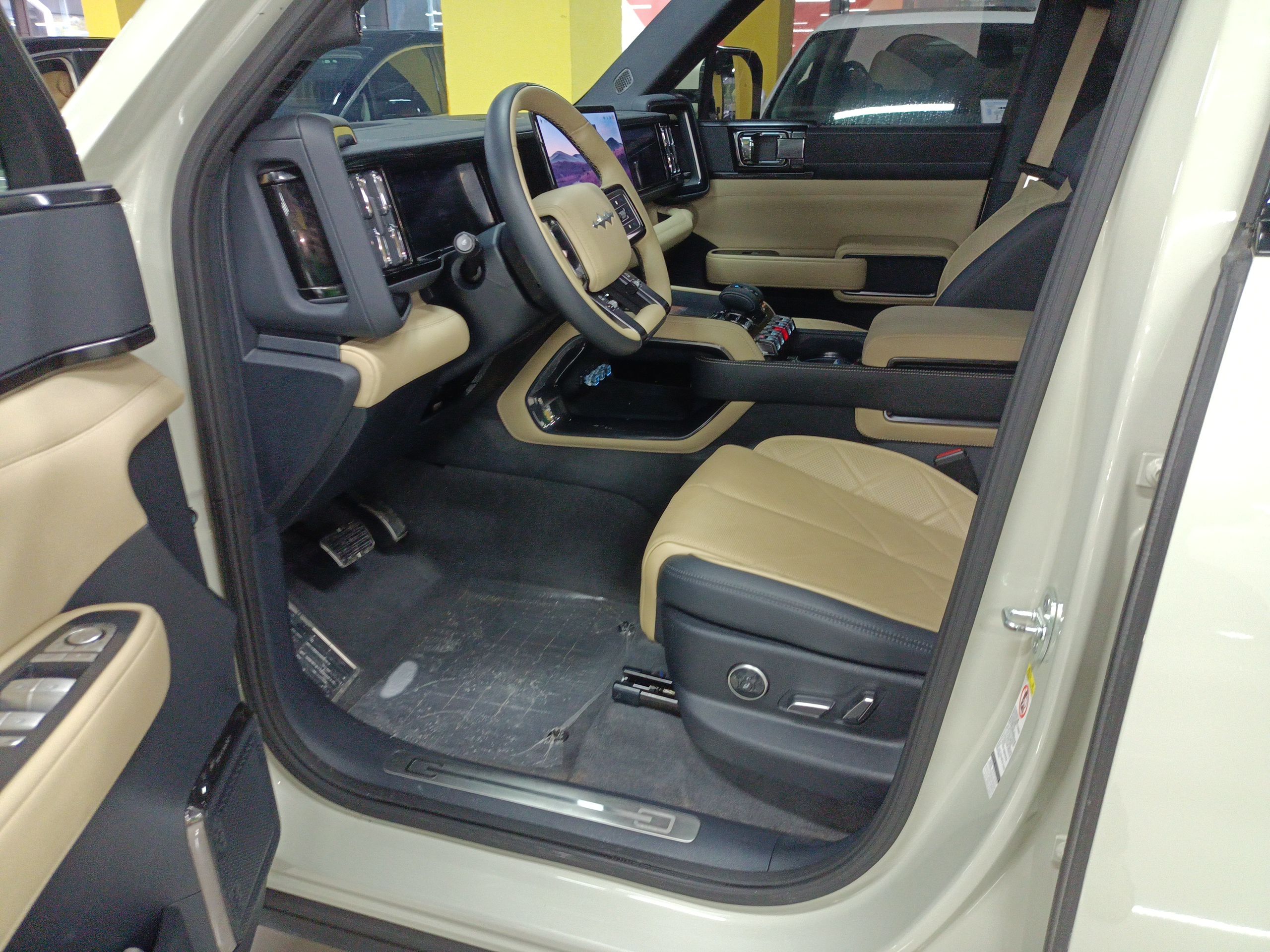 المقاعد الأمامية داخل السيارة