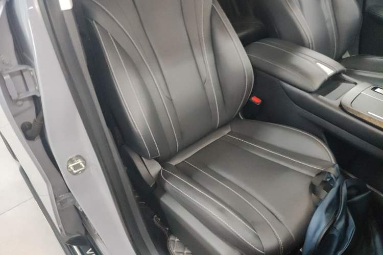 Used Venucia V 2021 260T Idol Edition
