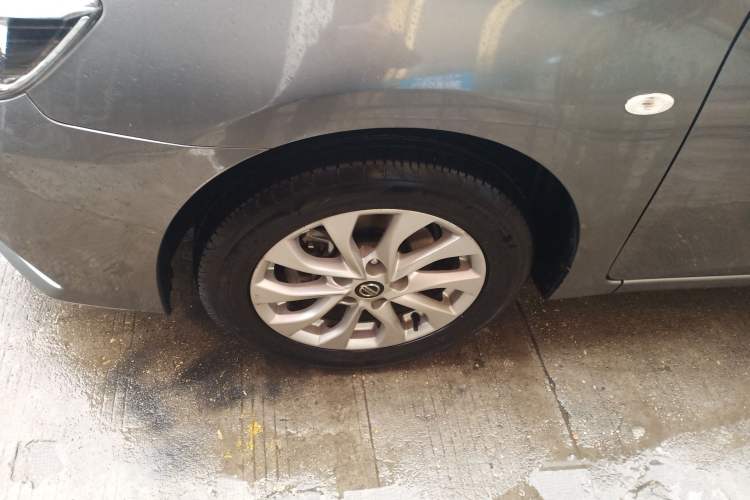 Used Nissan Sylphy 2016 1.6XE CVT Comfort Edition Left Front Wheel Hub