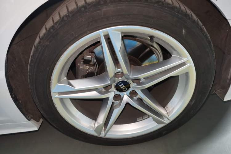 Used Audi A5 2023 Sportback 40 TFSI Fashionable and Dynamic Model Right Front Wheel Hub