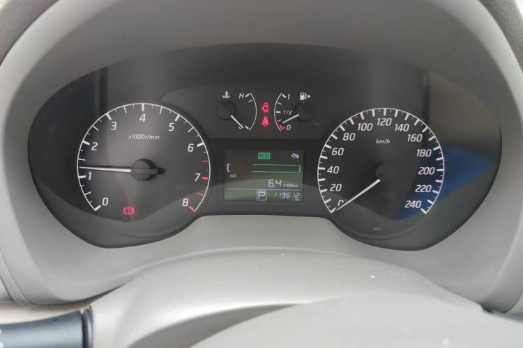 Used Nissan Sylphy 2012 1.6XE CVT Comfort Edition Odometer Close Up