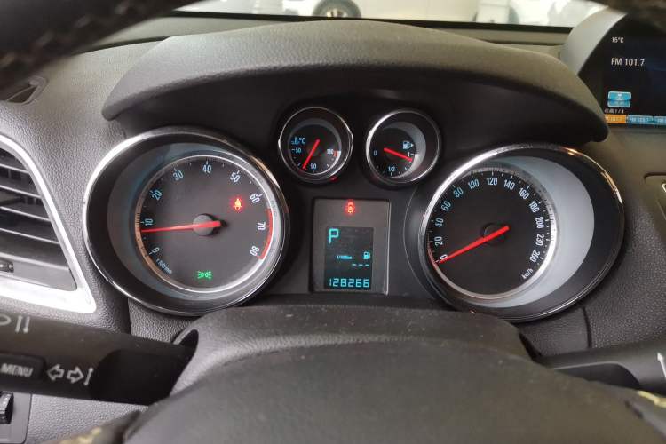 Used Buick Encore 2014 1.4T Automatic Two-Wheel Drive Urban Leading Model Instrument Cluster