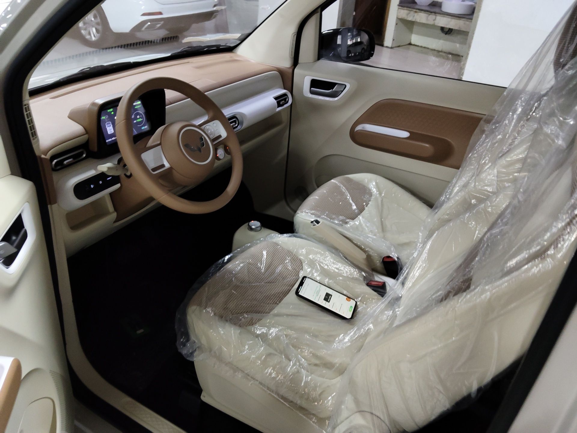 المقاعد الأمامية داخل السيارة